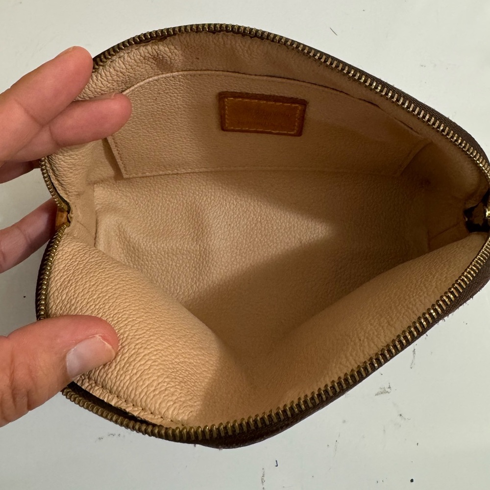 LV Monogram - Louis Vuitton Cosmetic Pouch PM - Picture 15 of 16